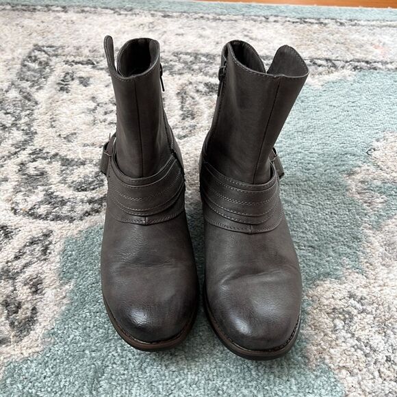 UnR8ted Sz 8.5 Grey Buckle Ankle Booties - Picture 3 of 8